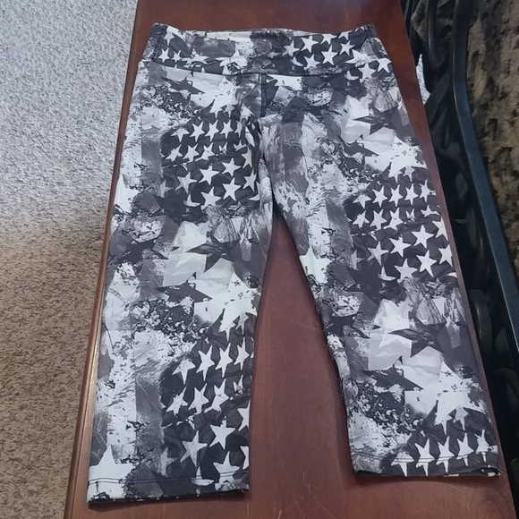 Workout Capris - Picture 1 of 6